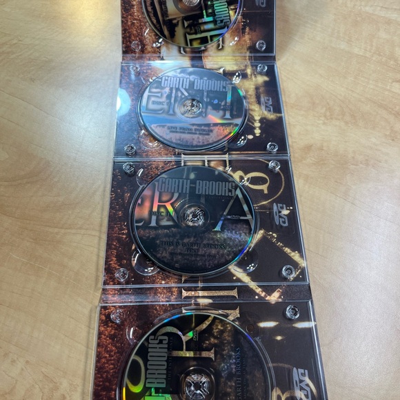 Garth Brooks - The Entertainer - 5 DVD Box Set - Picture 5 of 8